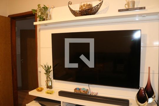 Sala de TV de apartamento para alugar com 3 quartos, 120m² em Vila Romana, São Paulo