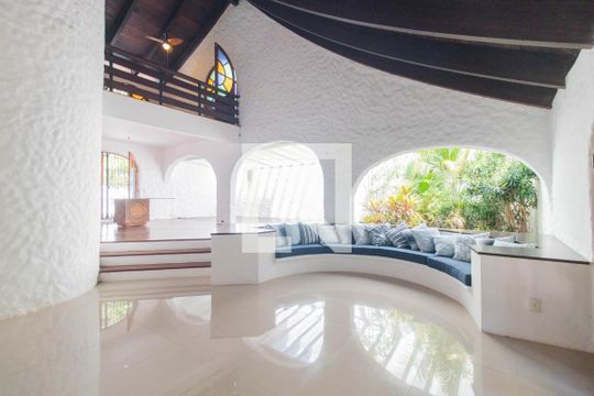 Sala de casa à venda com 4 quartos, 700m² em Vila Conceição, Porto Alegre