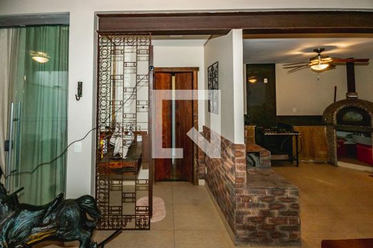 Área comum de casa à venda com 3 quartos, 300m² em Santa Rosa, Belo Horizonte