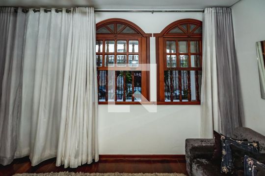 Sala de casa à venda com 3 quartos, 300m² em Santa Rosa, Belo Horizonte
