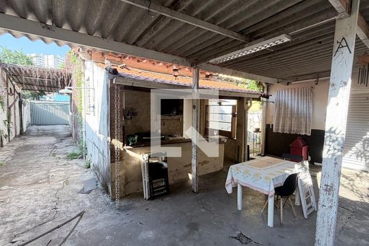 Área externa de casa à venda com 2 quartos, 101m² em Vila Satúrnia, Campinas