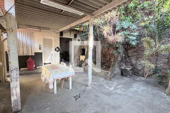 Área externa de casa à venda com 2 quartos, 101m² em Vila Satúrnia, Campinas
