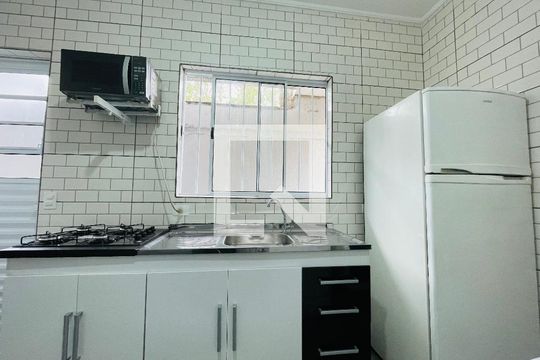Sala/cozinha de apartamento para alugar com 1 quarto, 22m² em Vila Operária, Guarulhos