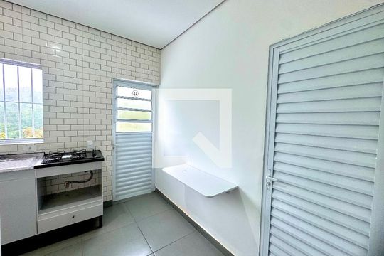 Sala/Cozinha de apartamento para alugar com 1 quarto, 22m² em Portal dos Gramados, Guarulhos
