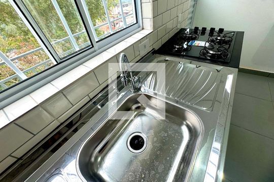 Sala/Cozinha de apartamento para alugar com 1 quarto, 22m² em Portal dos Gramados, Guarulhos