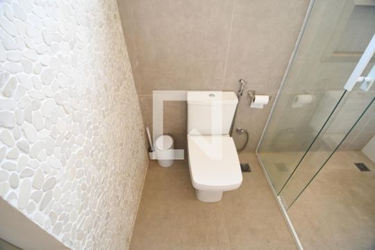 Banheiro 1 - Suíte de casa de condomínio à venda com 3 quartos, 280m² em Parque Taquaral, Campinas
