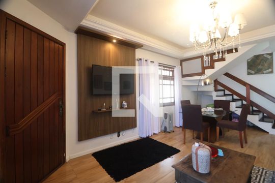 Sala de casa à venda com 3 quartos, 170m² em Mato Grande, Canoas