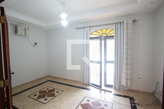 Sala de TV de casa à venda com 4 quartos, 444m² em Jacarepaguá, Rio de Janeiro