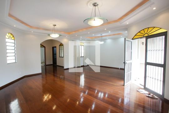 Sala de Estar de casa à venda com 4 quartos, 444m² em Jacarepaguá, Rio de Janeiro