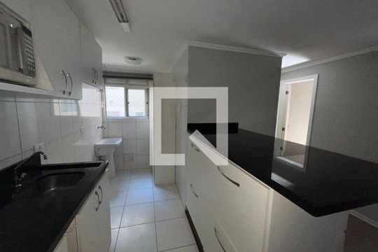 Cozinha de apartamento para alugar com 3 quartos, 55m² em Santa Cândida, Curitiba