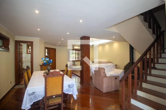 Sala de casa à venda com 6 quartos, 370m² em Cristal, Porto Alegre