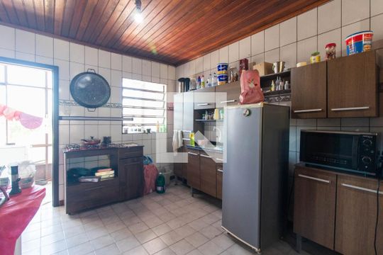 Cozinha de casa à venda com 2 quartos, 120m² em Partenon, Porto Alegre