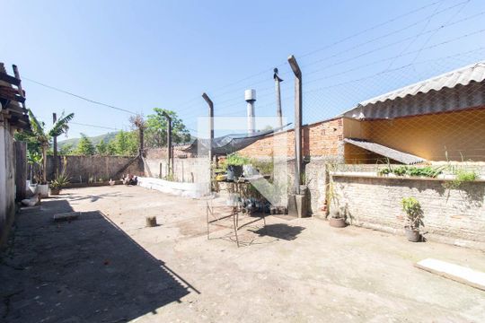 Quintal de casa à venda com 2 quartos, 120m² em Partenon, Porto Alegre