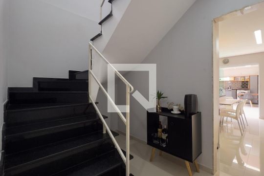 Escada de casa à venda com 3 quartos, 125m² em Jardim Terezopolis, Guarulhos