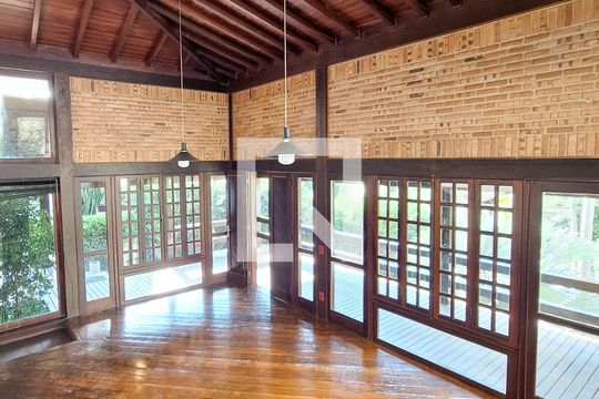 Sala 1 de casa de condomínio à venda com 3 quartos, 326m² em Matapaca, Niterói