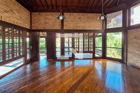 Sala 1 de casa de condomínio à venda com 3 quartos, 326m² em Matapaca, Niterói