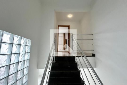 Escada P/ Suíte de casa à venda com 3 quartos, 104m² em Jardim Rossin, São Paulo
