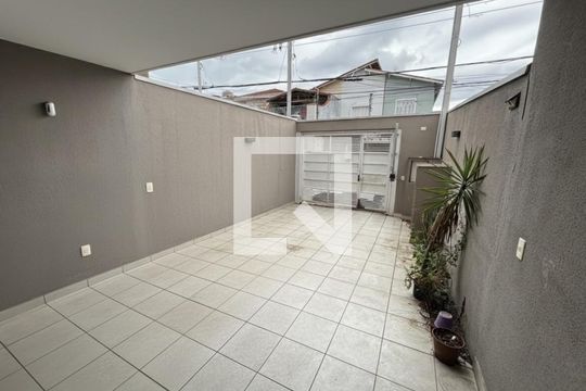 Garagem de casa à venda com 3 quartos, 104m² em Jardim Rossin, São Paulo