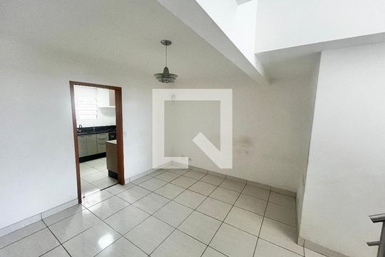 Sala 2 de casa à venda com 3 quartos, 104m² em Jardim Rossin, São Paulo