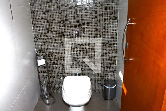 Banheiro 1 de casa à venda com 6 quartos, 510m² em Renascença, Belo Horizonte