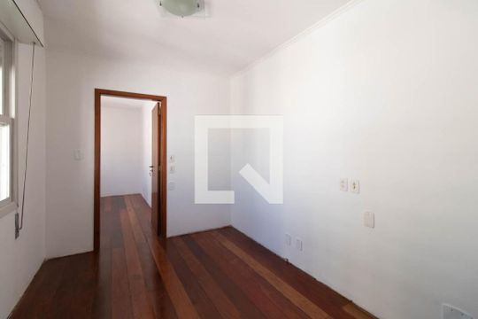 Corredor de apartamento à venda com 4 quartos, 93m² em Menino Deus, Porto Alegre