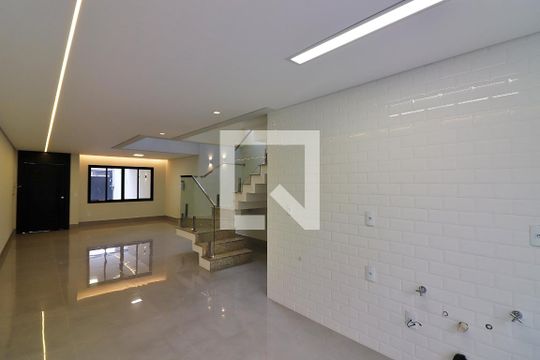 Sala/Cozinha de casa à venda com 3 quartos, 200m² em Vila Jahu, São Bernardo do Campo