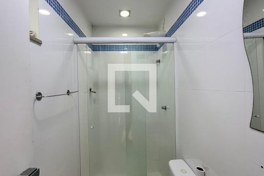 Banheiro de Serviço de casa de condomínio para alugar com 5 quartos, 360m² em Barra da Tijuca, Rio de Janeiro
