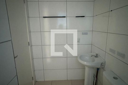 Banheiro de apartamento para alugar com 2 quartos, 43m² em Feitoria, São Leopoldo