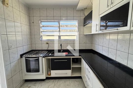 Cozinha de apartamento à venda com 2 quartos, 53m² em Vila Clarice, Santo André