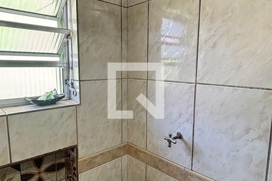 Banheiro de apartamento à venda com 2 quartos, 53m² em Vila Clarice, Santo André