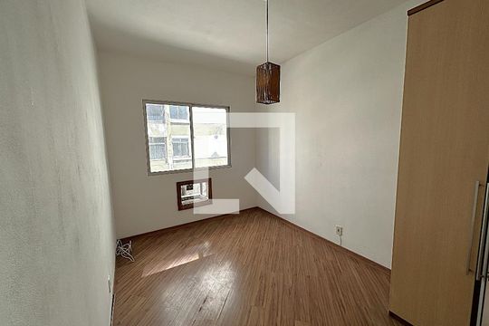 Quarto 1 de apartamento para alugar com 2 quartos, 60m² em Praça Seca, Rio de Janeiro