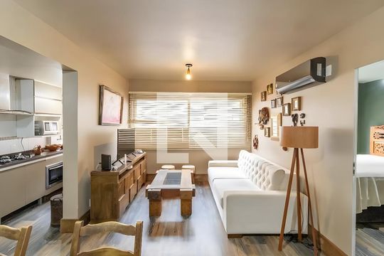 Sala de apartamento para alugar com 1 quarto, 45m² em Santo Antônio, Porto Alegre
