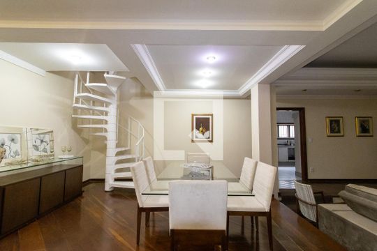 Sala de casa de condomínio à venda com 3 quartos, 402m² em Joaquim Egídio, Campinas