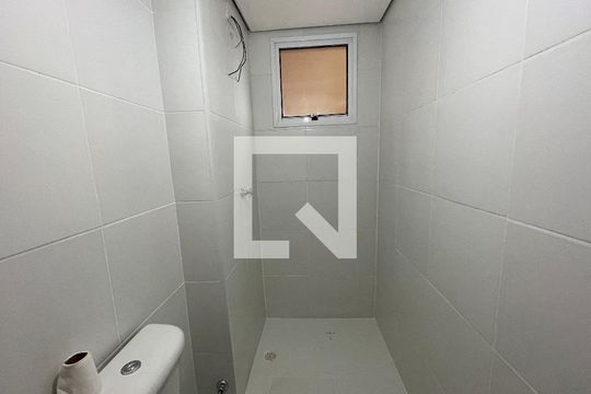Banheiro da Suíte 1 de apartamento para alugar com 2 quartos, 56m² em Granja Viana, Cotia