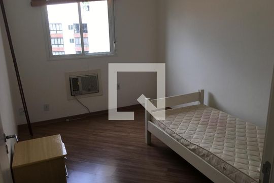 Quarto de apartamento para alugar com 2 quartos, 72m² em Jardim Carvalho, Porto Alegre