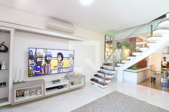 Casa à venda com 3 quartos, 276m² em Jardim Aeroporto, São Paulo