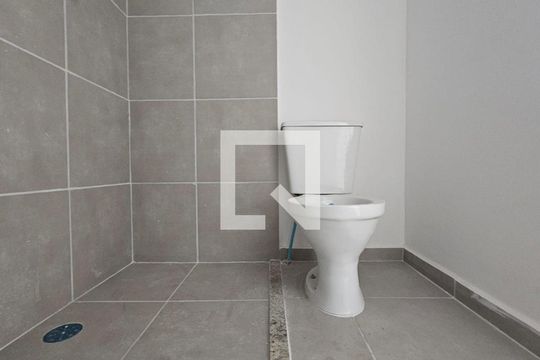 Banheiro de apartamento para alugar com 2 quartos, 42m² em Vila Ré, São Paulo