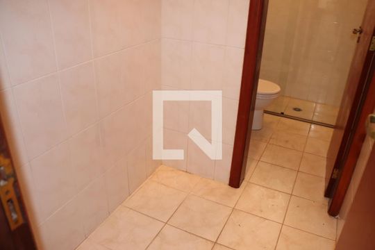 Banheiro de Serviço de casa de condomínio para alugar com 5 quartos, 360m² em Jardim Sao Paulo Ii, Cotia