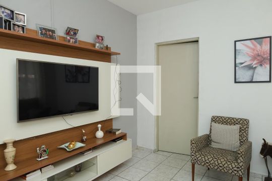 Sala de casa à venda com 3 quartos, 200m² em Conjunto Habitacional A. E. Carvalho, São Paulo