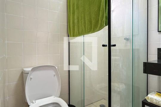 Banheiro de apartamento à venda com 2 quartos, 54m² em Vila Palmeiras, São Paulo