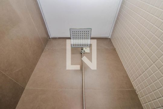 Banheiro de apartamento à venda com 3 quartos, 88m² em Auxiliadora, Porto Alegre