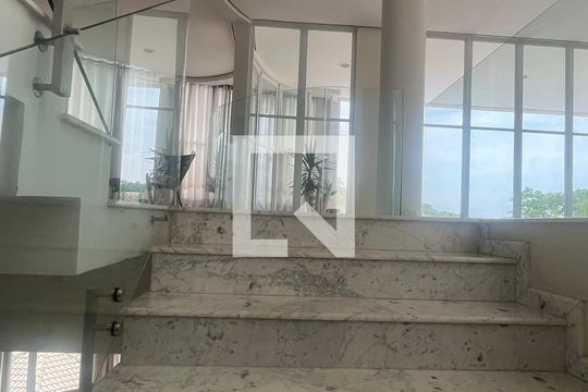 Escada de casa de condomínio à venda com 5 quartos, 980m² em Sítios de Recreio Gramado, Campinas