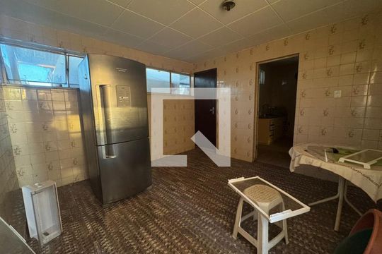 Cozinha de casa à venda com 3 quartos, 210m² em Santo André, Belo Horizonte