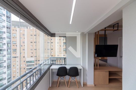 Varanda de kitnet/studio à venda com 1 quarto, 30m² em Vila Nova Conceição, São Paulo