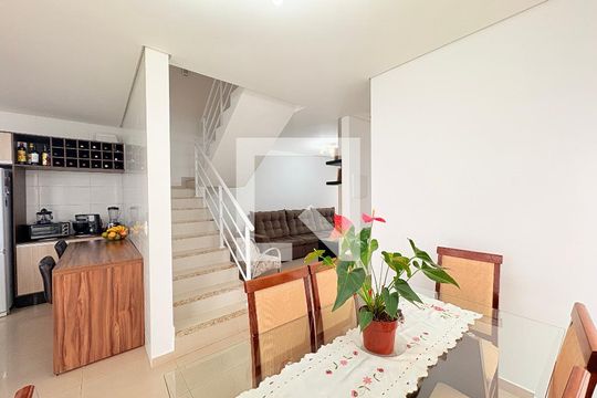 Sala de casa de condomínio à venda com 3 quartos, 160m² em Jardim Carolina, Jundiaí