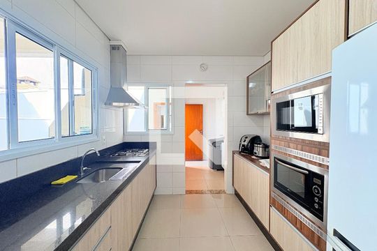 Cozinha de casa de condomínio à venda com 3 quartos, 160m² em Jardim Carolina, Jundiaí