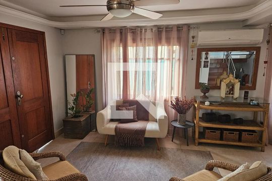 Sala de casa à venda com 4 quartos, 224m² em Partenon, Porto Alegre