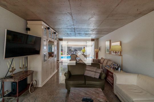 Casa à venda com 4 quartos, 240m² em Jardim Panorama, São Paulo