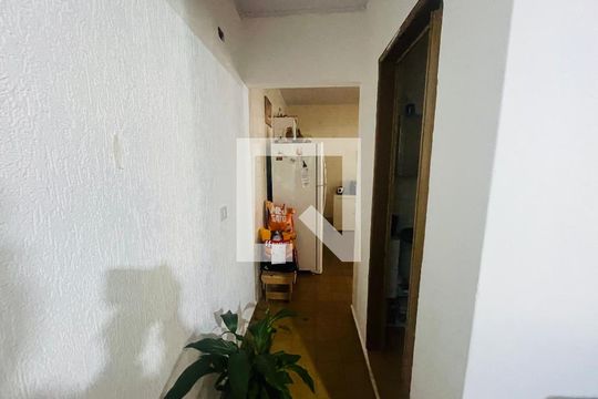 Corredor  de casa à venda com 5 quartos, 158m² em Vila Alianca, Guarulhos