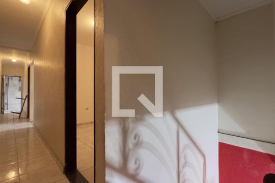 Corredor dos Dormitórios de casa para alugar com 3 quartos, 250m² em Jardim Santa Maria, Guarulhos